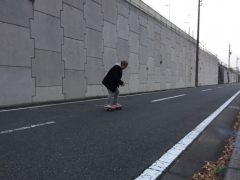 なぜかスケートボード　　okmaoto